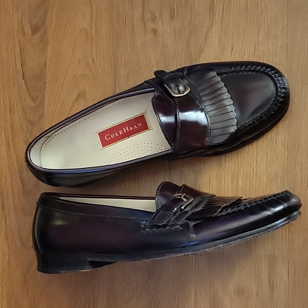 COLE HAAN City burgundy leather pinch kiltie loafers gold buckle 10 D Excellent